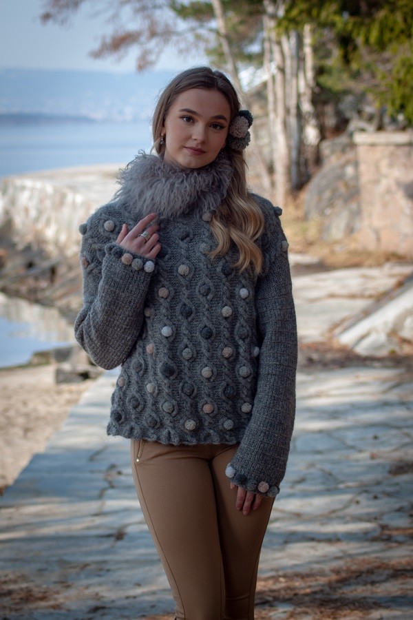 PomPom genser | Garnpakker med strikkeoppskrifter fra Sidsel PomPom genser | Garnpakker med strikkeoppskrifter fra Sidsel